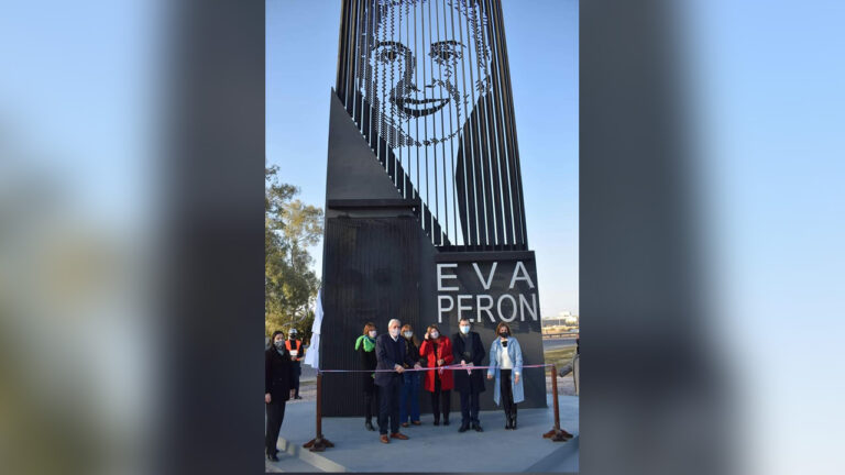 Inauguración del monumento a Evita en la autopista Juan Domingo Perón