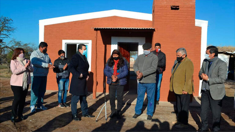 Inauguración de una escuela en Colonia Libanesa y entrega de viviendas sociales en Avellaneda